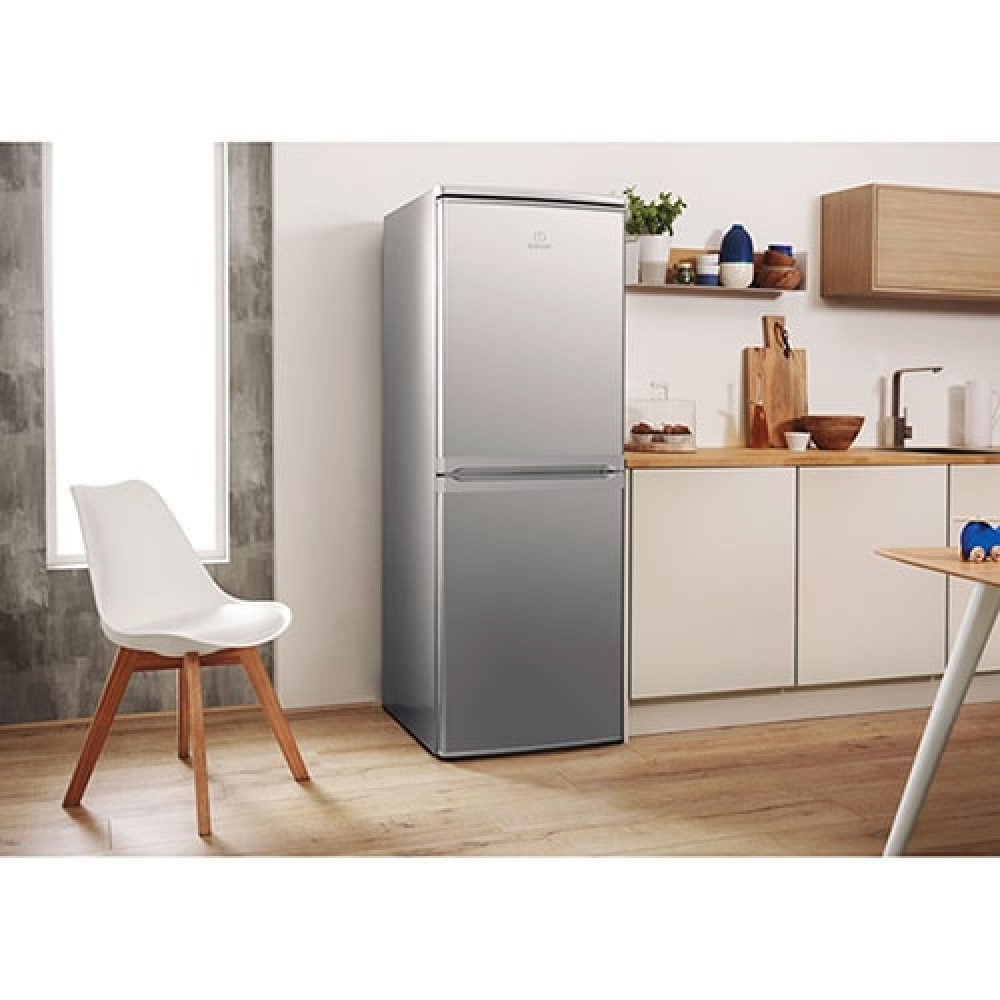 INDESIT Kombinovani frižider CAA 55 NX 1